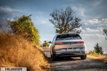Hyundai Ioniq 5 – rear view, silver on a country road