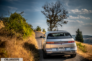 Hyundai Ioniq 5 – rear view, silver on a country road