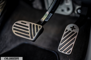 Hyundai Ioniq 5 – detail, metal pedal covers close-up