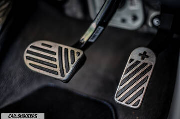 Hyundai Ioniq 5 – detail, metal pedal covers close-up