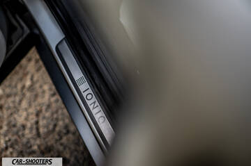Hyundai Ioniq 5 – detail, door sill scuff plate close-up