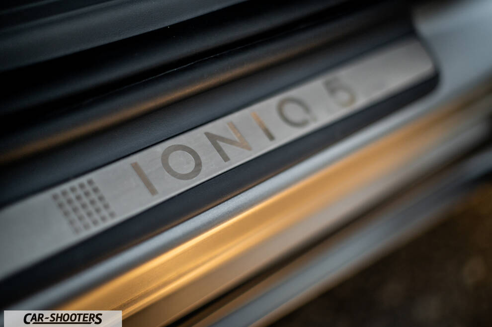 Hyundai Ioniq 5 – detail, door sill scuff plate close-up