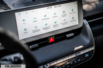 Hyundai Ioniq 5 – dashboard, infotainment touchscreen display