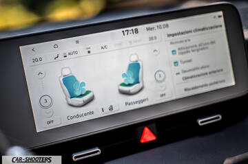 Hyundai Ioniq 5 – dashboard, touchscreen infotainment display