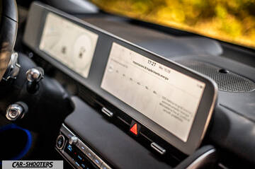 Hyundai Ioniq 5 – dashboard, digital instrument cluster and touchscreen