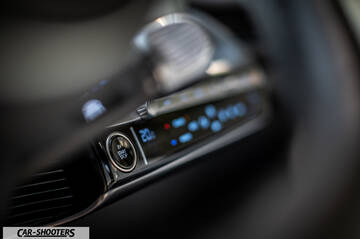 Hyundai Ioniq 5 – dashboard, start stop button close up