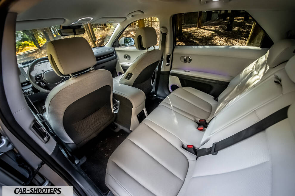 Hyundai Ioniq 5 – interior, light colored leather seats