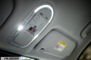 Hyundai Ioniq 5 – detail, overhead console with reading lights