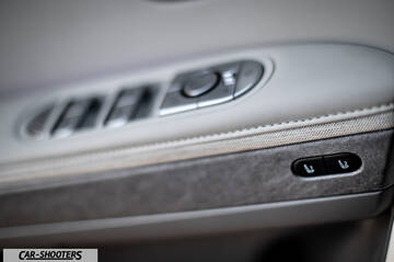 Hyundai Ioniq 5 – detail, door panel controls close-up
