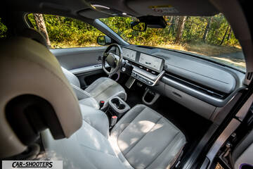 Hyundai Ioniq 5 – interior, light gray interior seats