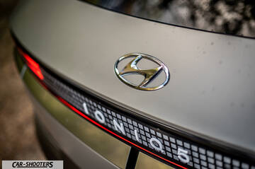 Hyundai Ioniq 5 – detail, rear badge close-up