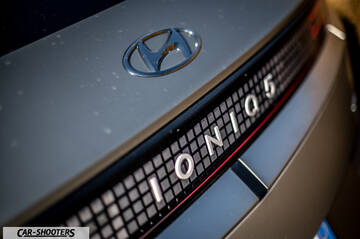 Hyundai Ioniq 5 – detail, rear badge close-up