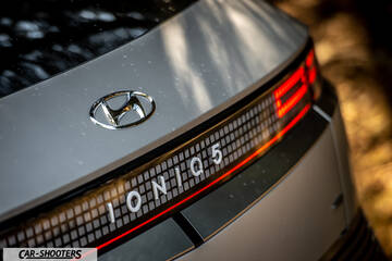 Hyundai Ioniq 5 – detail, rear badge and taillight close-up