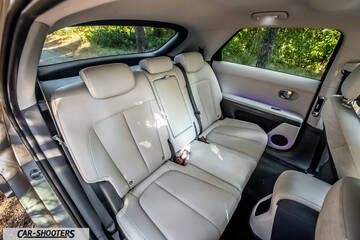 Hyundai Ioniq 5 – interior, light colored rear seats