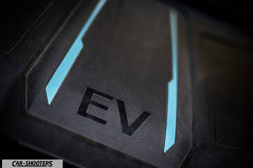 Hyundai Ioniq 5 – engine bay, ev engine cover close-up