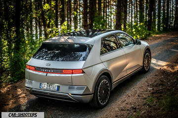 Hyundai Ioniq 5 – rear three-quarter, silver matte on a country road