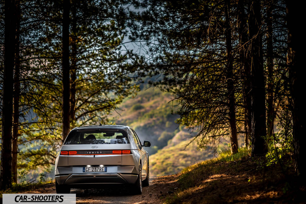 Hyundai Ioniq 5 – rear view, silver on a dirt road through woods