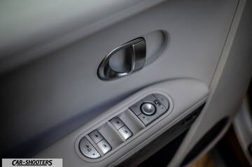 Hyundai Ioniq 5 – detail, door panel controls close-up