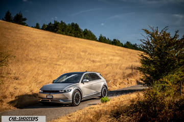 Hyundai Ioniq 5 – front three-quarter, silver metallic on a country road