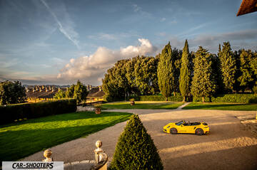 Porsche 911 Turbo Cabrio – side profile, yellow on a gravel courtyard