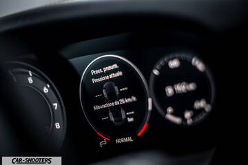 Porsche 911 Turbo Cabrio – dashboard, digital instrument cluster