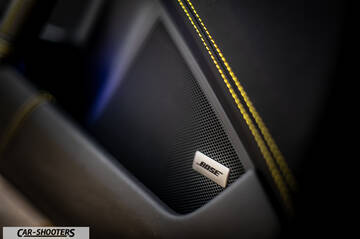 Porsche 911 Turbo Cabrio – detail, speaker grille close-up