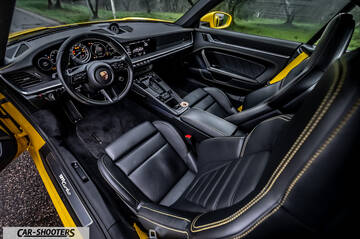Porsche 911 Turbo Cabrio – interior, leather front seats