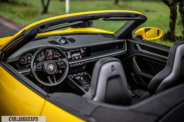 Porsche 911 Turbo Cabrio – interior, convertible interior with black seats