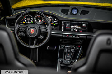 Porsche 911 Turbo Cabrio – dashboard, digital instrument cluster