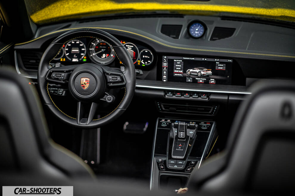 Porsche 911 Turbo Cabrio – dashboard, digital instrument cluster