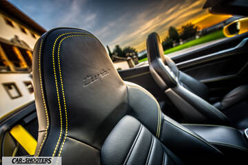 Porsche 911 Turbo Cabrio – interior, black leather front seats