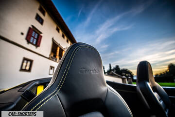 Porsche 911 Turbo Cabrio – interior, leather front seats