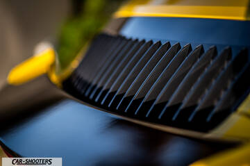 Porsche 911 Turbo Cabrio – detail, rear decklid grille close-up