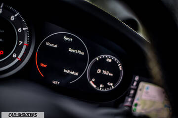 Porsche 911 Turbo Cabrio – dashboard, digital instrument cluster