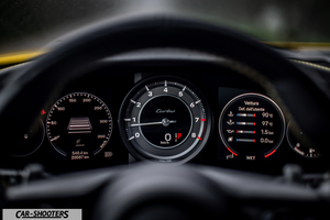 Porsche 911 Turbo Cabrio – dashboard, analog central tachometer with digital gauges