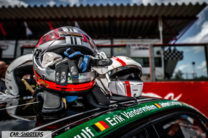 24 Zolder 2019 – detail, racing helmets on the roof