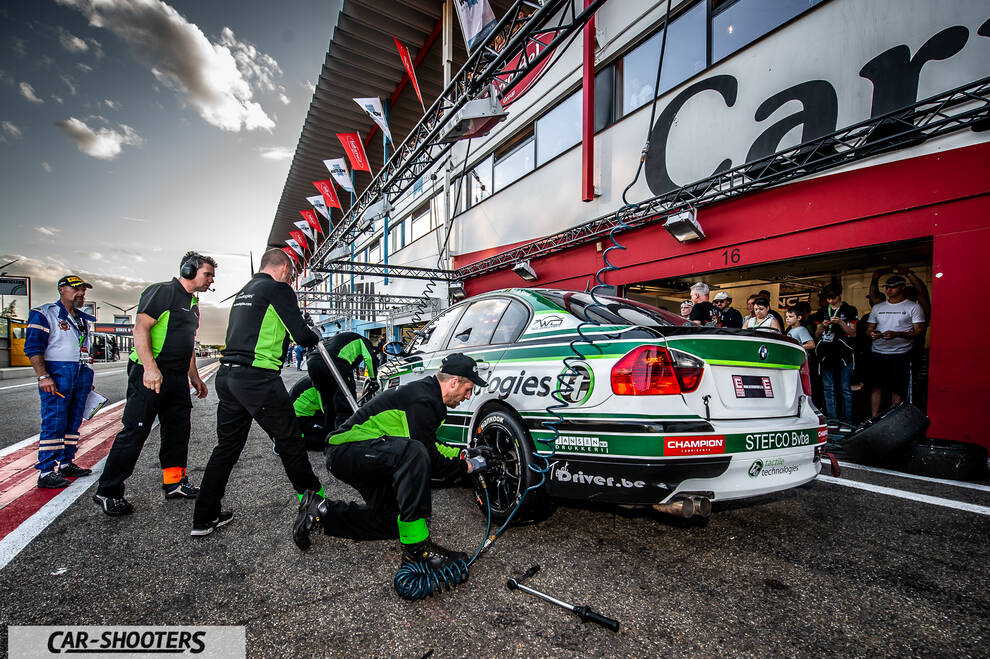 rear three-quarter, white with green livery in a pit lane during a pit stop