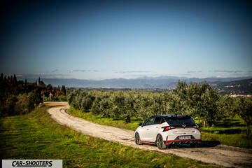 Hyundai i2N – rear three-quarter, white on a country road