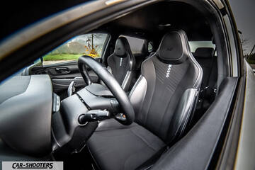 Hyundai i2N – interior, leather front seats
