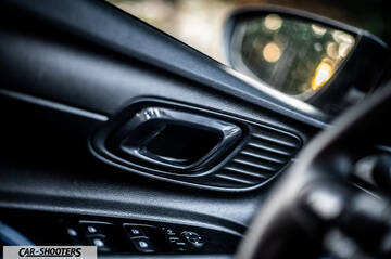 Hyundai i2N – interior, door panel close-up