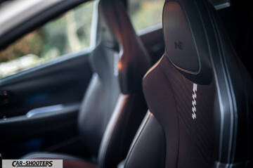 Hyundai i2N – interior, leather front seats