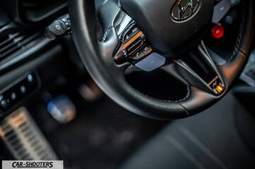 Hyundai i2N – dashboard, leather steering wheel with controls