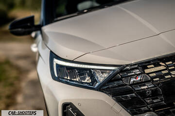 Hyundai i2N – detail, headlight and grille close-up