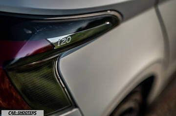Hyundai i2N – detail, taillight and badge close-up