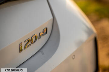 Hyundai i2N – detail, rear badge close-up