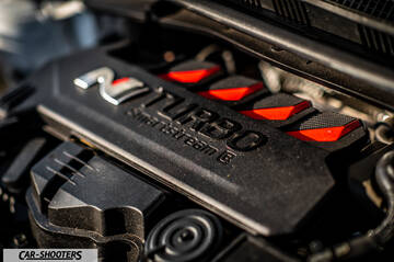Hyundai i2N – engine bay, engine cover close-up