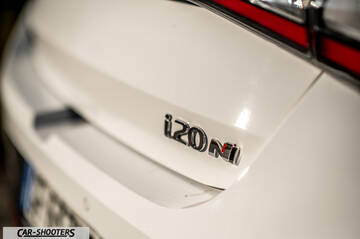 Hyundai i2N – detail, badge close-up