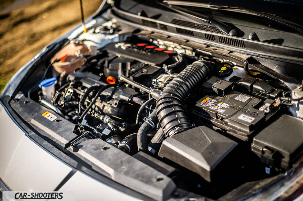 Hyundai i2N – engine bay, clean modern engine bay