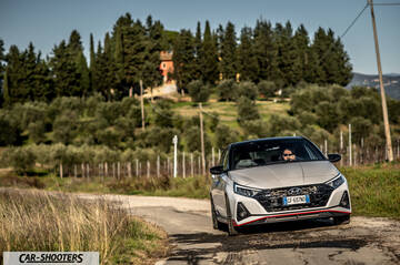 Hyundai i2N – front three-quarter, silver on a country road