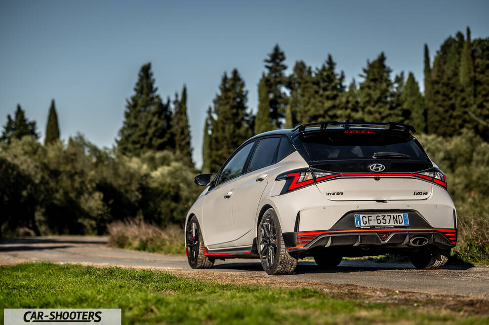 Hyundai i2N – rear three-quarter, white on a country road